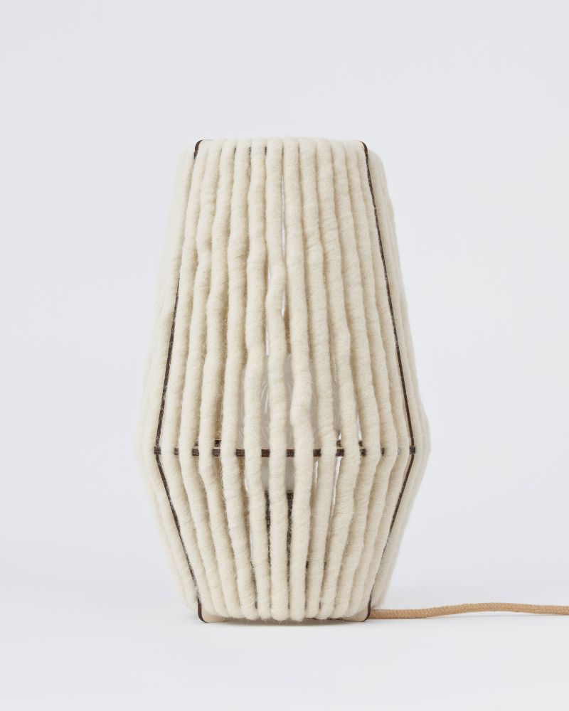 Tischleuchte aus Wolle Konus