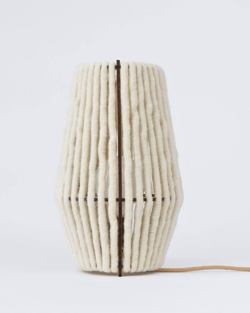 Tischleuchte aus Wolle Konus