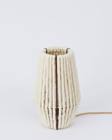 Tischleuchte aus Wolle Konus