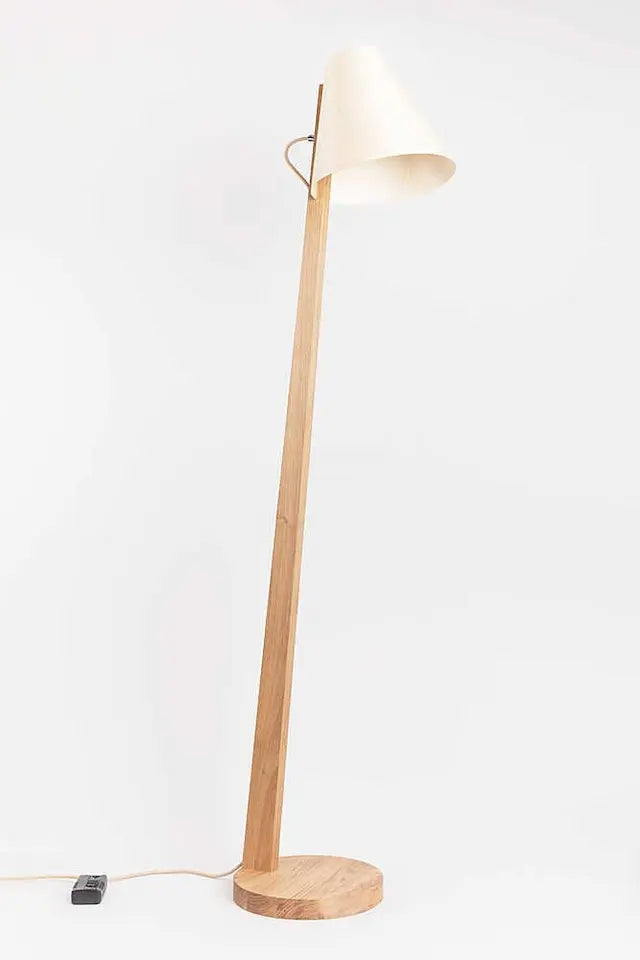 Stehleuchte geschwungen