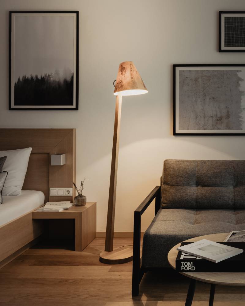 Stehleuchte geschwungen Ananasfasern Pinatex