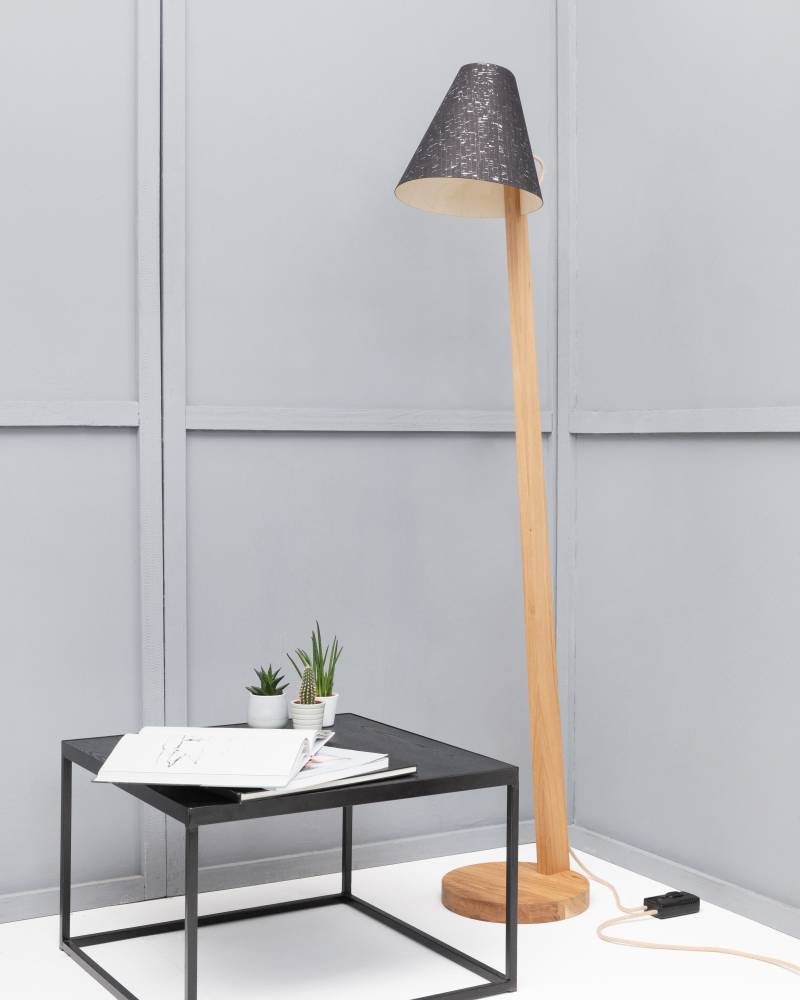 Stehleuchte geschwungen Ananasfasern Pinatex