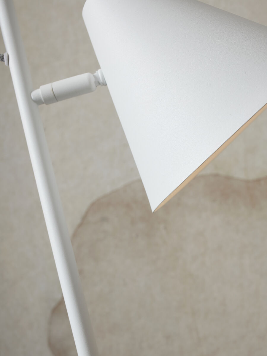 Stehleuchte Lissabon spitzer Schirm weiss