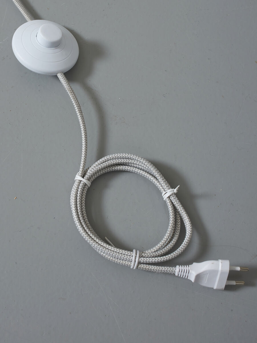 Stehleuchte Lissabon spitzer Schirm weiss