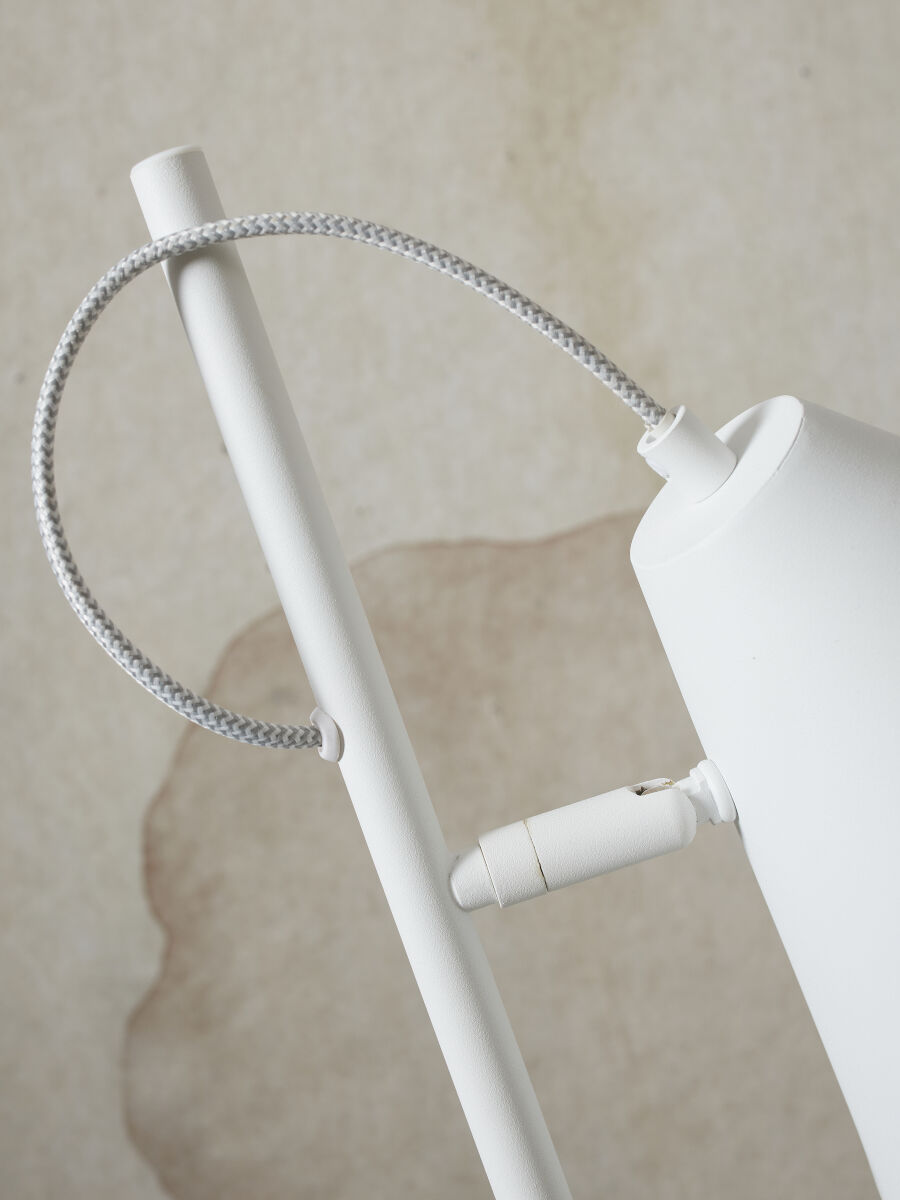 Stehleuchte Lissabon spitzer Schirm weiss