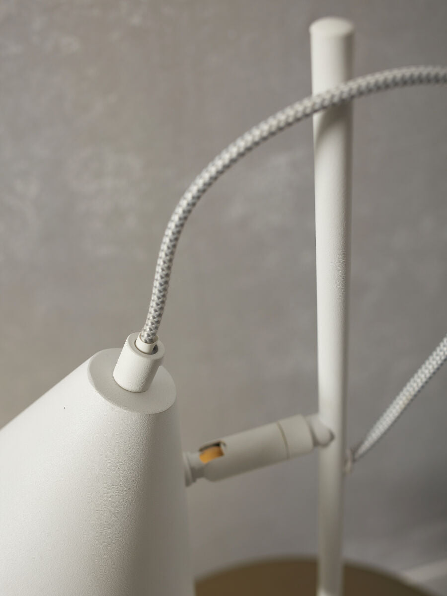 Tischleuchte Lissabon spitzer Schirm weiss