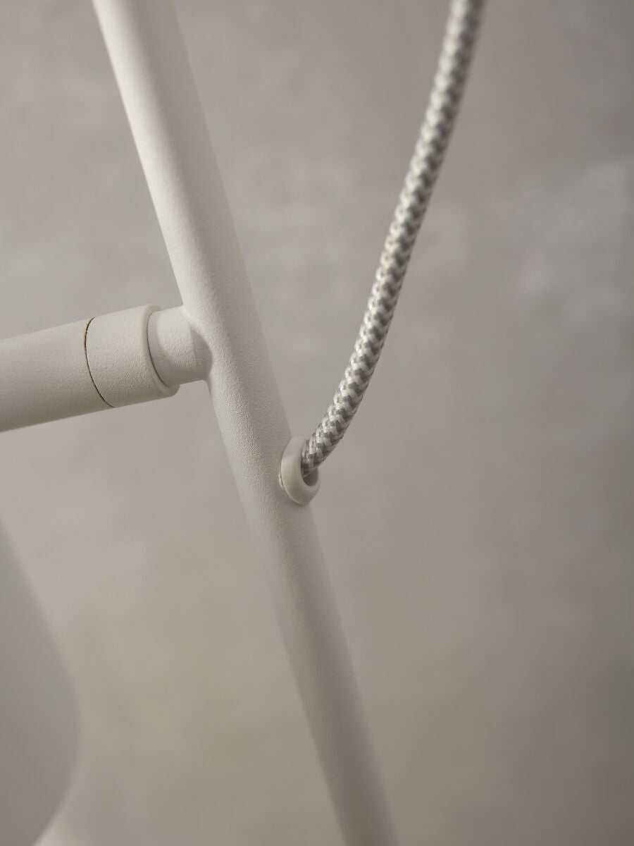 Tischleuchte Lissabon spitzer Schirm weiss