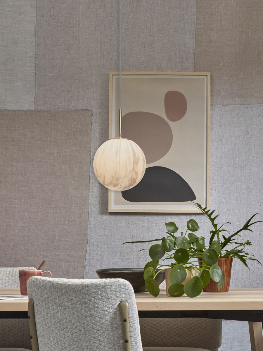 Hängeleuchte Carrara Globus weisser Marmordruck gold M